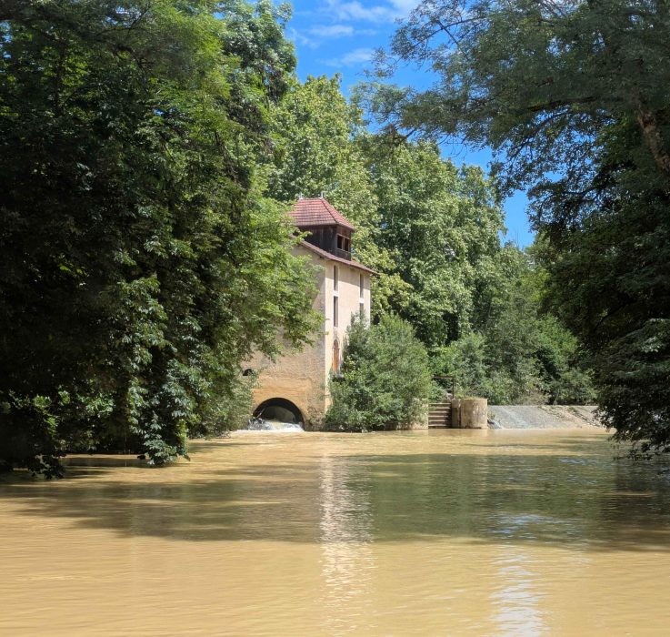 La BaÏse et un moulin au loin